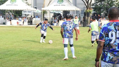 Duet Maut Duo Jenderal TNI dan Polri di Lapangan Hijau, Lincah Mengolah Bola