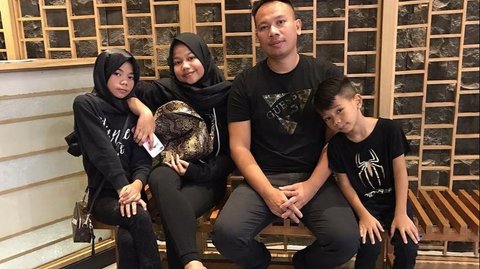 {{caption}}