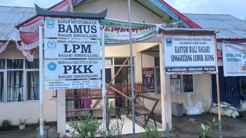 Geger Kabar Wali Nagari di Sumbar Mesum dengan Sesama Jenis Saat Bulan Puasa Berujung Kantor Disegel Warga