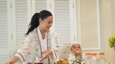 Momen Baby Issa Anak Nikita Willy Belajar Ngaji, Diajari Langsung oleh Habib