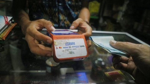 Dipercaya Simpan Tabungan hingga Juru Transfer, Ini Kisah Emin Agen BRILink Sahabat Para Sopir Bus