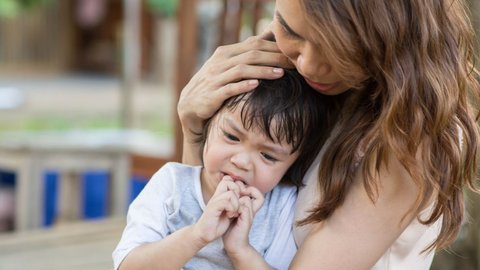 Anak Sering Tantrum di Tempat Umum? Jangan Kesal, Ini 4 Hal yang Bisa Ibu Lakukan