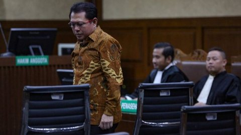 FOTO: Ekspresi Hasbi Hasan, Terdakwa Suap dan Gratifikasi Pengurusan Perkara di MA Tertunduk Lesu Setelah Divonis 6 Tahun Penjara