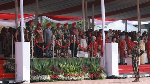 Potret Prabowo Berbaret Merah Bersama Para Jenderal di HUT Kopassus, Dinyanyikan Lagu Ksatria Kusuma Bangsa