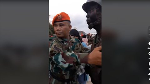 Sama-sama Pasukan Elite TNI, Momen Ayah Kopasgat Pasangkan Baret Merah ke Anak Lulus Pendidikan Kopassus