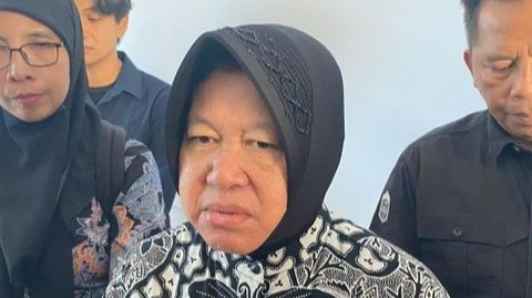 Hakim Konstitusi Pertanyakan Peran Risma Minim Saat Pembagian Bansos Dibanding Airlangga dan Muhadjir