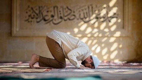 Tidak Boleh Meninggalkan Sholat, Ini Niat Sholat Qadha dari Subuh hingga Isya yang Bisa Dilakukan saat Sedang Mudik