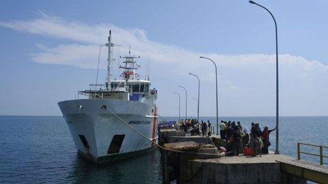 Terlantar 3 Hari di Pelabuhan Jangkar, Pemudik Tujuan Pulau Raas Diangkut Kapal Kemenhub