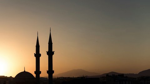 Dulu Suka Berantem dan Mabuk, Pria Ini Kini Sukses Jadi Pengusaha Berhasil Membangun Masjid Buat Ibu Tersayang