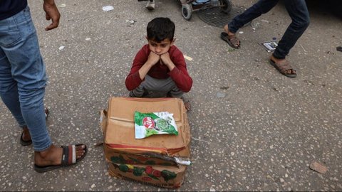 FOTO: Potret Anak-Anak Palestina Menjelang Idulfitri di Jalur Gaza Terpaksa Menjadi Pedagang untuk Bertahan Hidup