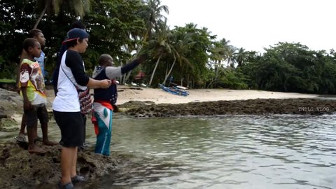 Mengenal Uniknya Pantai Bakaro di Manokwari, Ada Tradisi Memanggil Ikan Pakai Peluit
