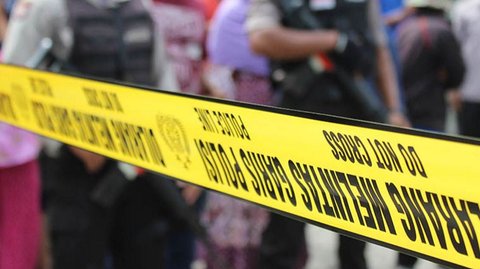 Bubarkan Tawuran, Polisi Kena Sabet Senjata Tajam