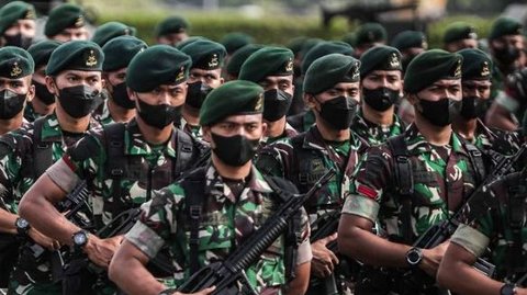 Perwira TNI Jalani Tugas Kemanusiaan, Penuh Kasih Sayang Peluk Anak-anak di Lebanon