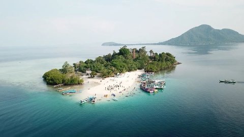 Jalan-Jalan di Pulau Pahawang, Objek Wisata Bahari Paling Populer di Lampung