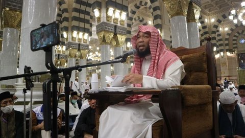 Mengenal Sosok Ariful Bahri, Satu-satunya WNI Pengisi Kajian di Masjid Nabawi