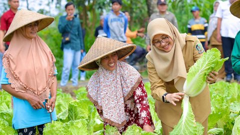 Ngantor di Dua Desa, Bupati Ipuk Geber Program Penguatan Ekonomi Arus Bawah