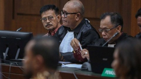 SYL Buka Suara Soal Biduan Nayunda: Dia Teman Cucu, Saya 70 Tahun Ada Hal Apa?