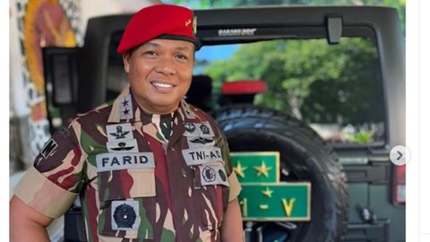 Turun Langsung ke Garis Depan Operasi, 2 Jenderal TNI-Polri Terabas Hutan, Sungai & Bukit Sambil Tenteng Senjata