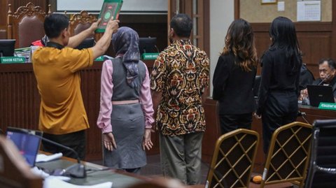 VIDEO: Hakim Cecar Biduan Cantik Nayunda Nabila di Sidang SYL 