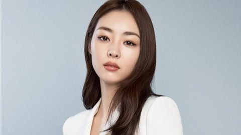 Bakal Lahiran Bulan September, Berikut 10 Potret Lee Yeon Hee yang Baru Umumkan Kehamilan Anak Pertama