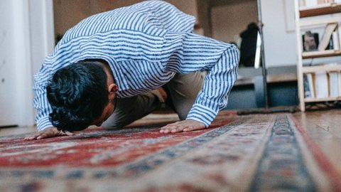 Niat Sholat Idul Adha, Lengkap Beserta Tata Cara dan Keutamaannya