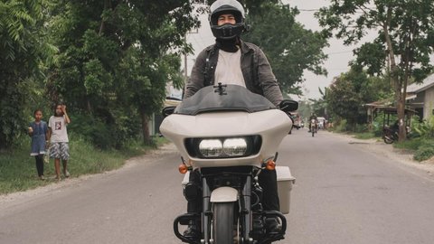 Apakah Motor yang Sering Touring Membutuhkan Oli Khusus?