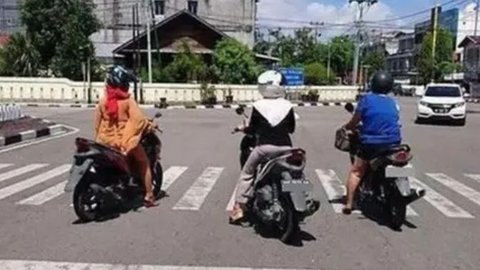 10 Aksi Emak-Emak Motoran yang Bikin Pengen Ngejauh, Mending Cari Selamat Aja Deh