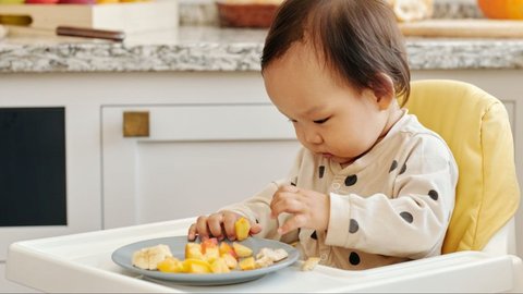 Perlu Diketahui Orangtua dengan Cepat, Ini Tahapan Makan Bayi Sesuai Usia