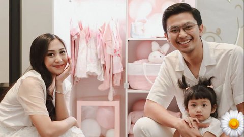 Potret Unik Gender Reveal Nona Adik Nikita Willy, Siapkan Lemari Berisi Semua Kebutuhan Bayi Berwarna Pink