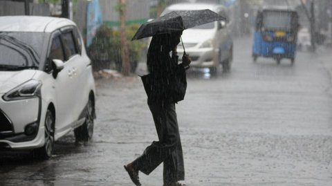 Waspada, Sebagian Jakarta Diprediksi Turun Hujan Petir dan Angin Kencang