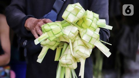 Ketupat Kandangan, Perpaduan Lezatnya Ikan Gabus Asap dan Ketupat Khas Kalsel yang Menggoyang Lidah