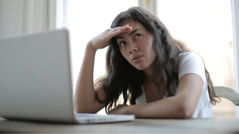 Malas Saat Bekerja? Lakukan 4 Cara Ini untuk Mendongkrak Rasa Semangat dalam Diri