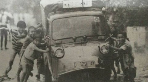 Intip Suasana Jadul Bandung Tahun 1971, Banyak Bemo di Kota hingga Azan Masjid Masih Manual dari Jendela