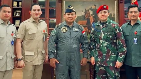 Kompak Jenderal TNI dengan Mayor Teddy, Berpose Gagah saat Bertemu di Gunung Kidul