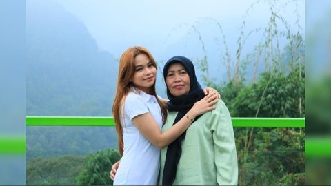 {{caption}}