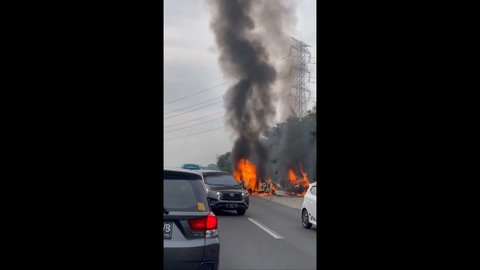 Sopir Gran Max Jadi yang Tewas Jadi Tersangka Kecelakaan Maut di Tol Japek KM 58