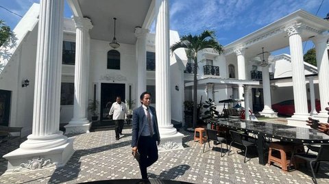 Megah Rumah Toni RM Pengacara Pegi Kasus Vina Cirebon, Pagar Istimewa Bergaya Klasik Eropa