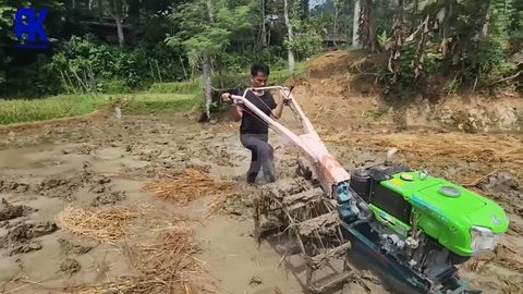 Usai Ngebajak Sawah, Ayah Lesti Kejora Bahagia Sang Istri Tercinta Antar Makanan 'Istriku Tersayang, Kade Gebis'