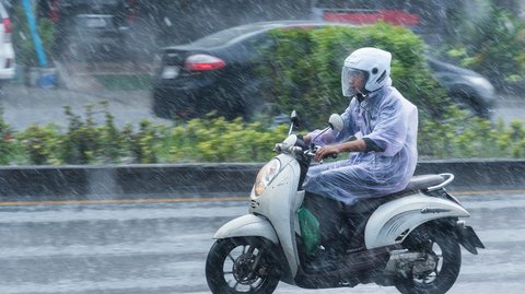 Waspada, Prediksi BMKG Sepuluh Daerah Ini Bakal Diguyur Hujan Lebat Disertai Petir