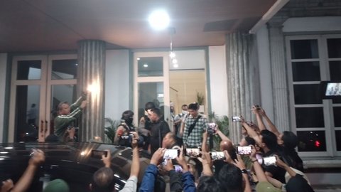 KPK Selesai Geledah Balai Kota Semarang, Bawa Dua Koper Besar