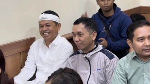 Hadiri Sidang Praperadilan Pegi Setiawan, Dedi Mulyadi: Saya Temani Ayahnya