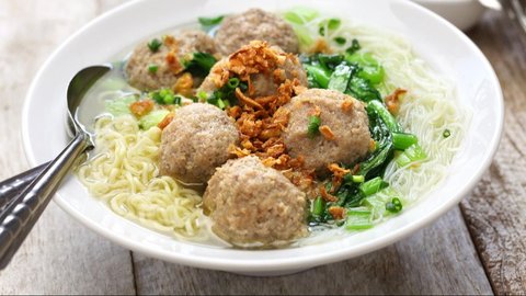 Wanita Cantik ini Sebut Bakso Makanan Kelas Bawah, Tiba-tiba Langsung 'Kena Karma'