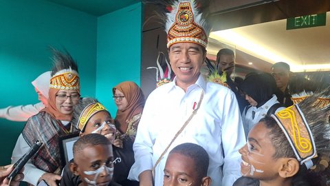 Jokowi Acungkan Jempol, Siswa SD Papua Didikan Prof Yohanes Jawab Cepat Matematika