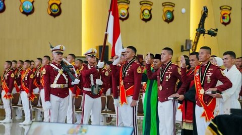 Bapak Satpam Ibu Jualan, Ortu Regina Ceritakan Perjuangan Sang Anak jadi Catar Akpol Sampai Ditanya Begini Sama RT