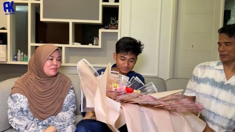 Adik Lesti Kejora Ulang Tahun ke-17, Dapat Hadiah Buket Uang Pecahan Rp100 ribu & Sepatu Baru