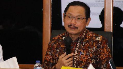 Unair Blak-blakan soal Pemecatan Dekan Fakultas Kedokteran Usai Tolak Dokter Asing