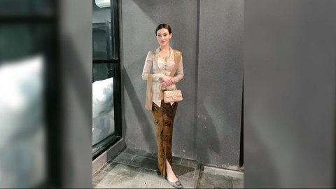 Penampilan Aaliyah Masaid di Acara Tedak Siten Anak Aurel Hermansyah, Cantik Banget Disebut Vibes Putri Keraton