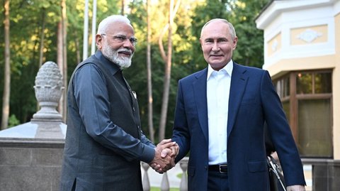 FOTO: Potret Kemesraan Vladimir Putin dan PM India yang Bikin Amerika Serikat 'Ketar-ketir'