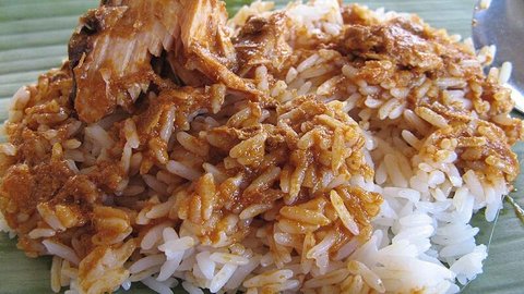 Mencicipi Lezatnya Nasi Dagang, Hidangan Khas Kepulauan Riau yang Mirip Nasi Uduk