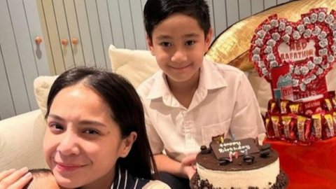 Dapat Ucapan Manis dari Sang Adik Tercinta, 8 Foto Rafathar Ulang Tahun Yang Ke-9